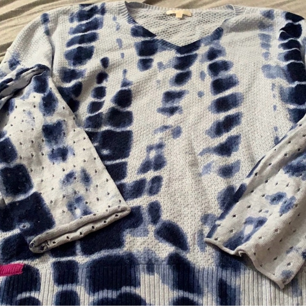 Lisa Todd Navy and White V-Neck Sweater - Picture 3 of 6